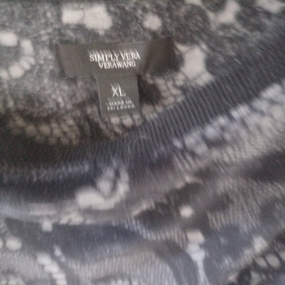 Simply Vera Vera Wang Long Sleeve Crew Neck Black Flowery Sweatshirt XL - Picture 2 of 4